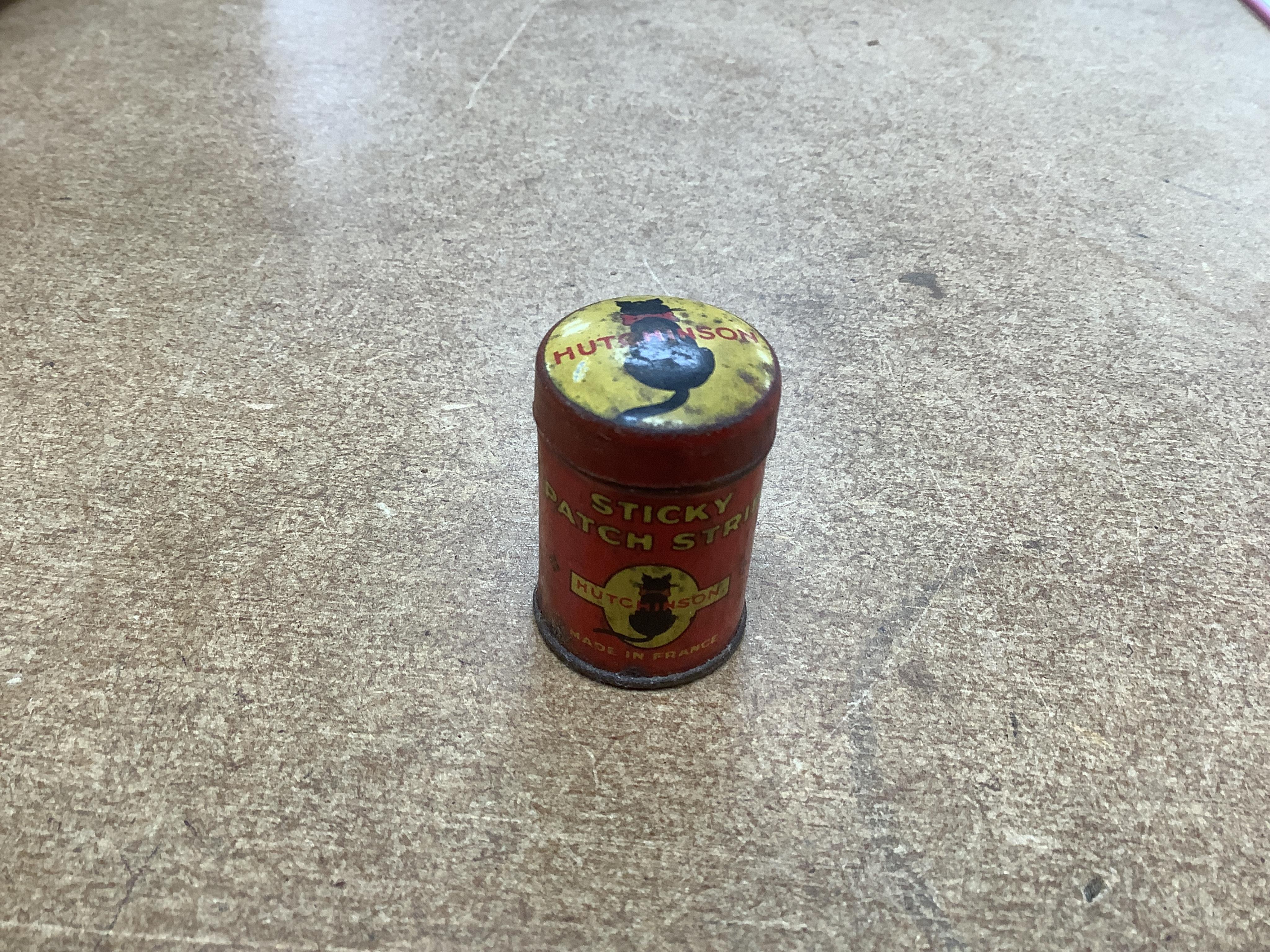 A quantity of early / mid 20th century advertising and confectionery tins. Condition - poor to fair